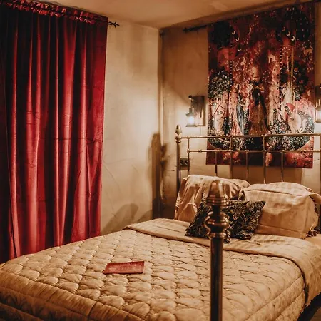 Le Fantome De Berthe Logement-attraction Insolite Capsule hotel *