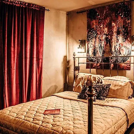 Le Fantome De Berthe Logement-attraction Insolite * ラ・ロシュ・アン・アルデンヌ