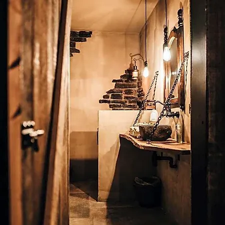 Le Fantome De Berthe Logement-attraction Insolite カプセルホテル