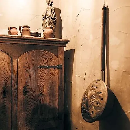 Le Fantome De Berthe Logement-attraction Insolite カプセルホテル ラ・ロシュ・アン・アルデンヌ