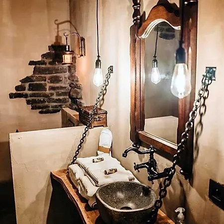 Le Fantome De Berthe Logement-attraction Insolite カプセルホテル *